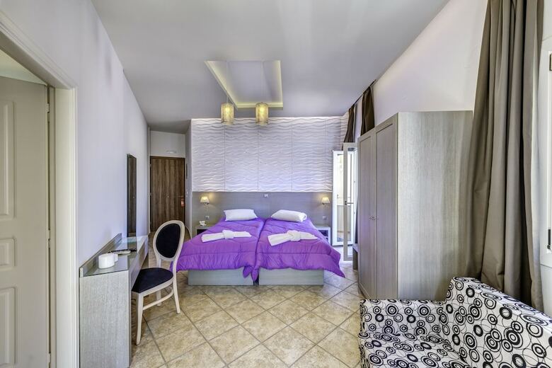Hostal Ethrion