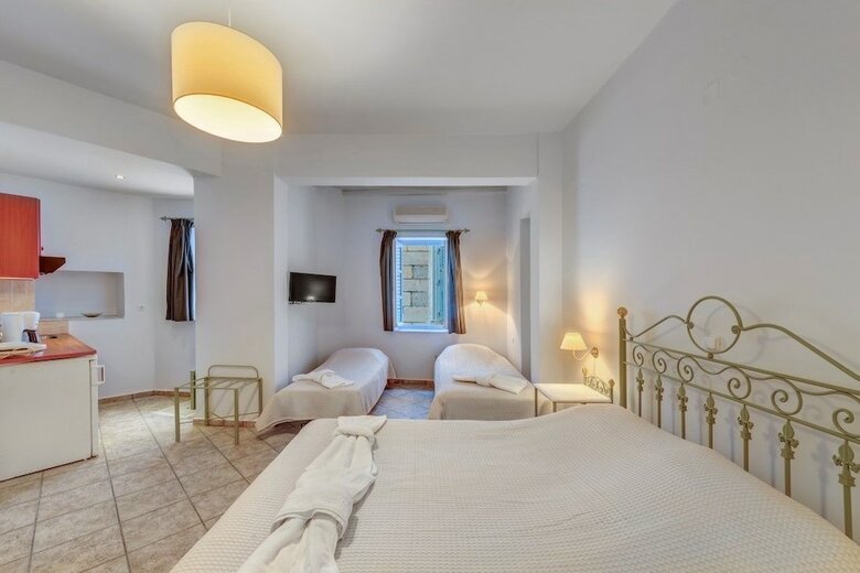 Hostal Ethrion