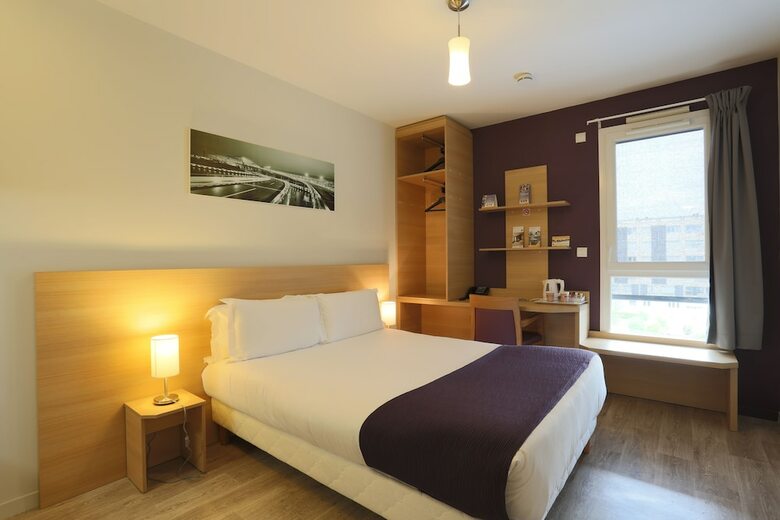 Hotel Comfort Suites Lyon Est Eurexpo