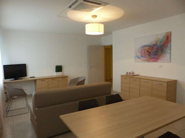 Hotel Comfort Suites Lyon Est Eurexpo