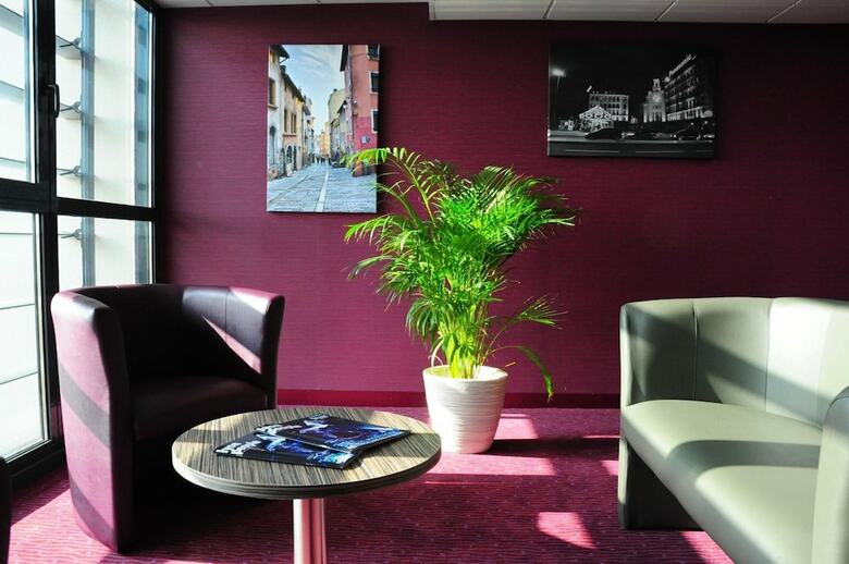 Hotel Comfort Suites Lyon Est Eurexpo