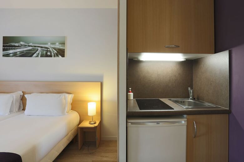 Hotel Comfort Suites Lyon Est Eurexpo