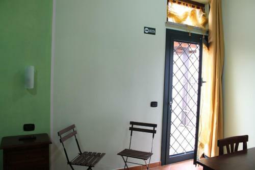 Hostal Piccola Perla Guest House