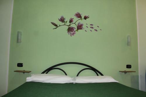 Hostal Piccola Perla Guest House
