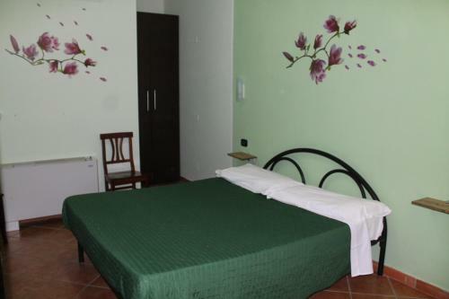 Hostal Piccola Perla Guest House