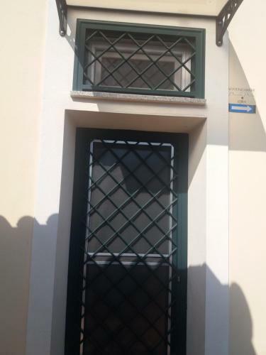Hostal Piccola Perla Guest House