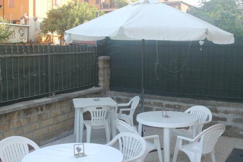 Hostal Piccola Perla Guest House