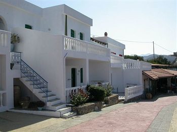 Adrakos Apartments