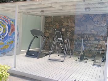 Adrakos Apartments
