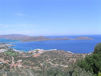 Adrakos Apartments