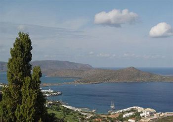 Adrakos Apartments