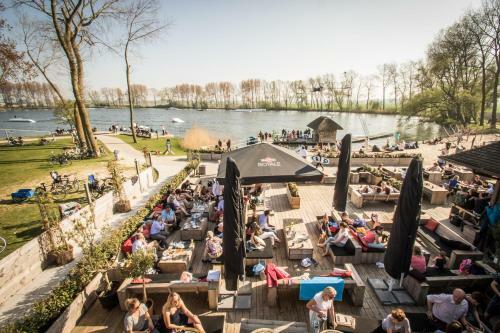 Albergue Lakeside Paradise