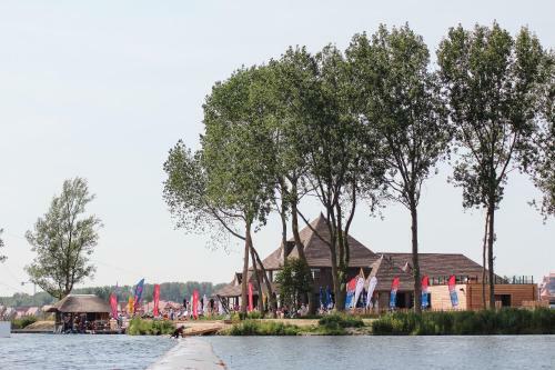 Albergue Lakeside Paradise
