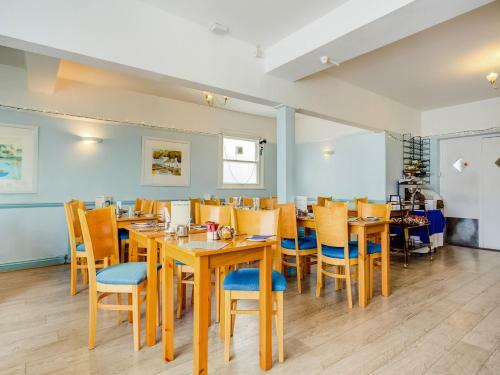 Godolphin Arms Hotel