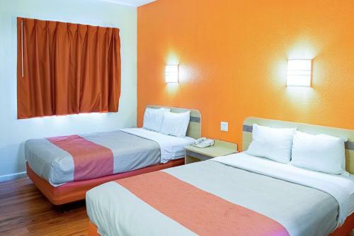 Motel 6 Seymour North