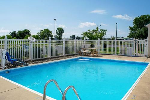 Motel 6 Seymour North