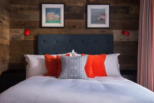 Hotel Merchants Manor