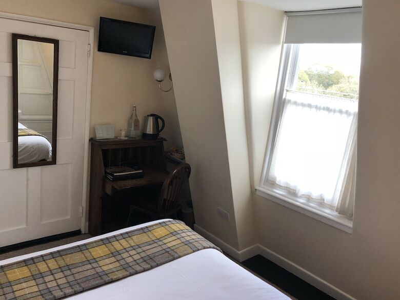 Bed & Breakfast Henrietta House