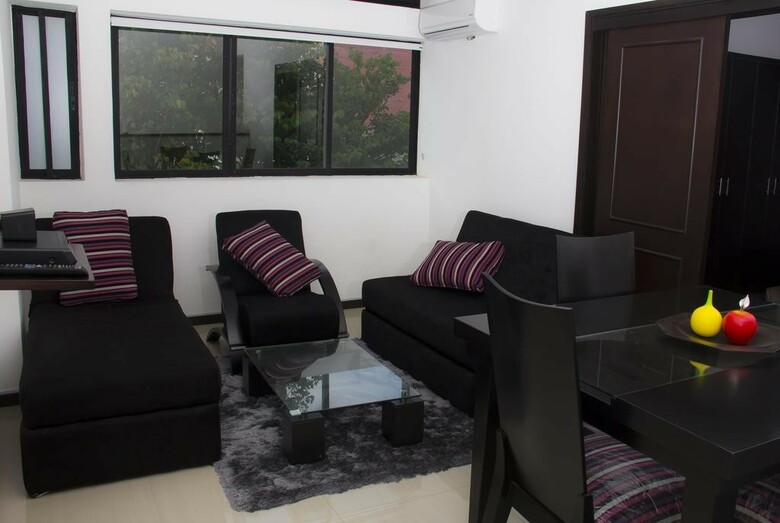 Aparthotel Apartasuites El Pe�on