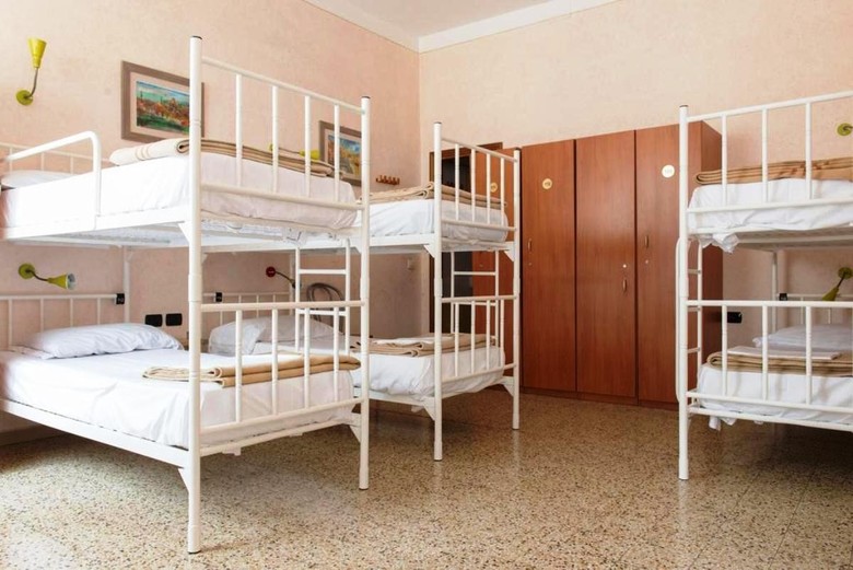 Archi Rossi Hostel