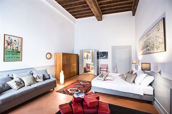 Hotel Soprarno Suites