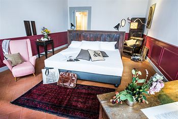 Hotel Soprarno Suites