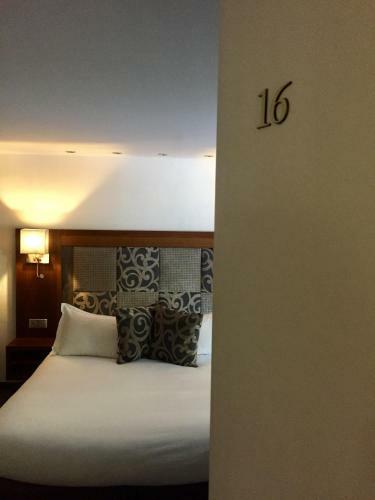 Hotel B Lodge