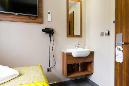 London Court Hotel