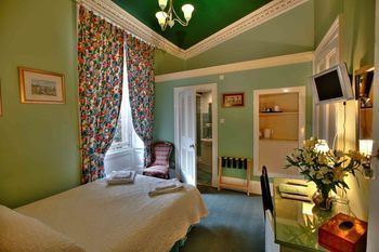 Hostal Mingalar Guest House