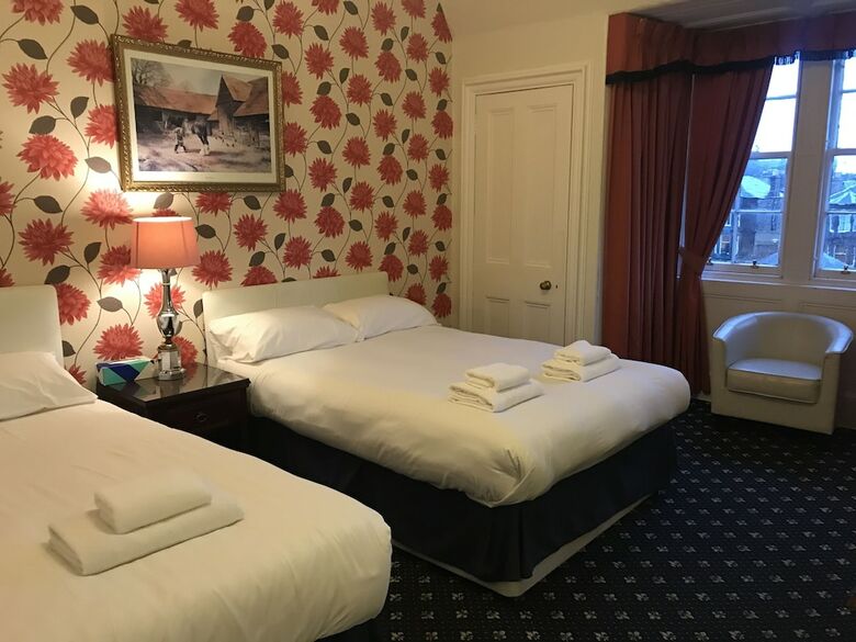 Hostal Alexander Guest House