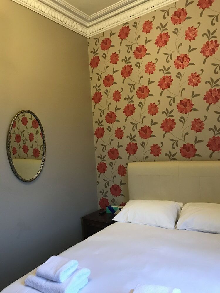 Hostal Alexander Guest House