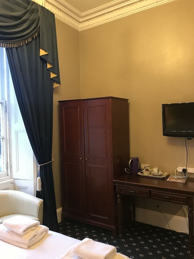 Hostal Alexander Guest House