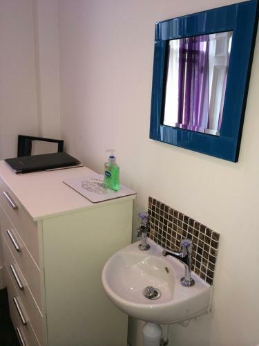 Hostal Edinburgh Thistle Guest House