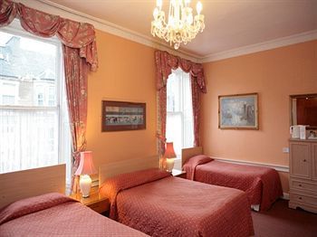 Hostal Averon Guest House