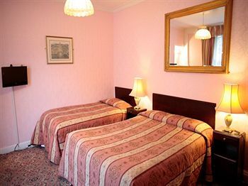 Hostal Averon Guest House
