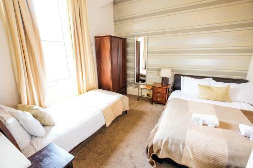 Hostal Balmore Guest House