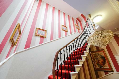 Hostal Balmore Guest House