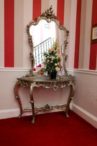 Hostal Balmore Guest House