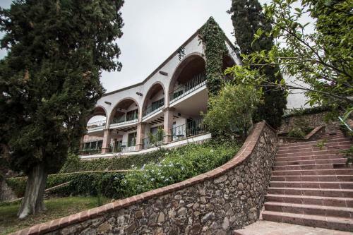 Apartamentos Hotel Posada La Ermita