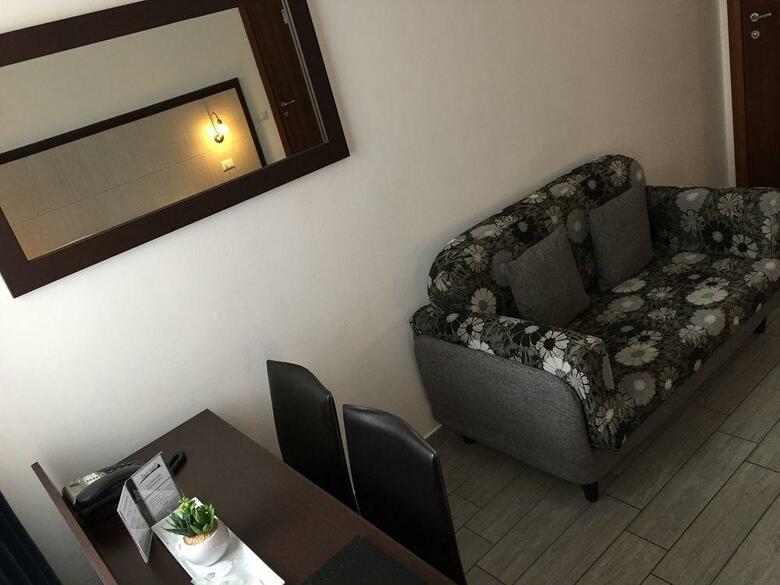 Esco Hotel