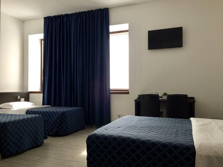 Esco Hotel