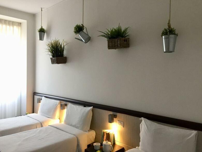 Esco Hotel