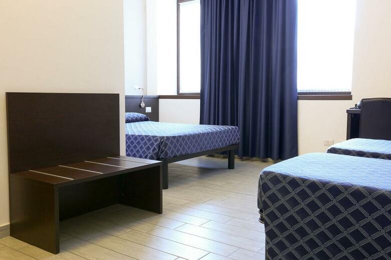 Esco Hotel