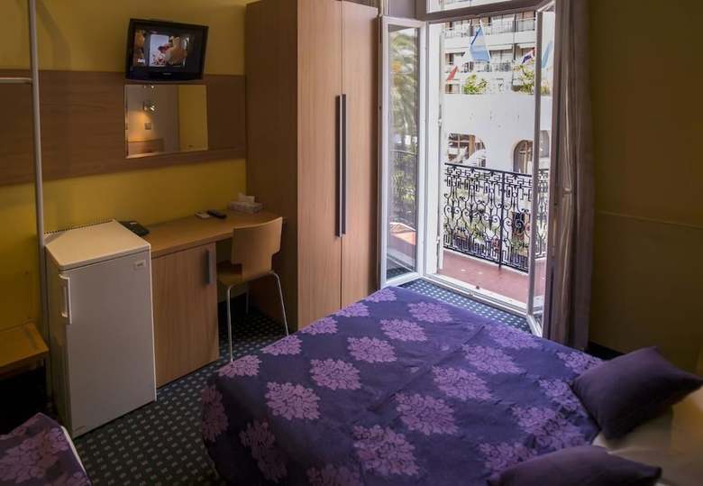 Modern Waikiki Hotel
