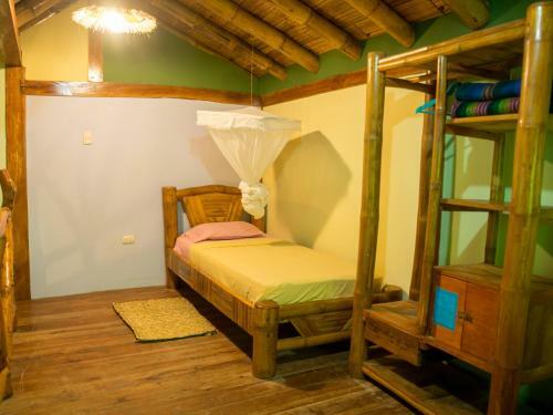 Hostal Balsa Surf Camp
