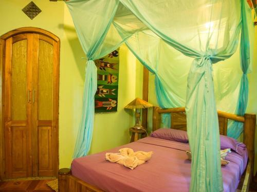 Hostal Balsa Surf Camp