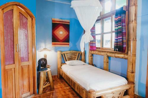 Hostal Balsa Surf Camp