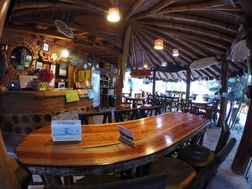 Hostal Balsa Surf Camp
