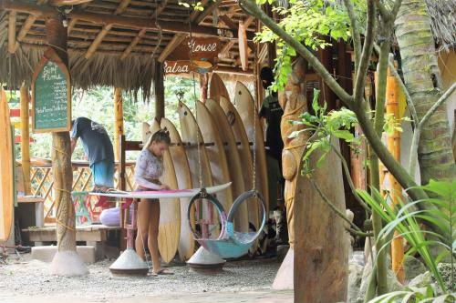 Hostal Balsa Surf Camp