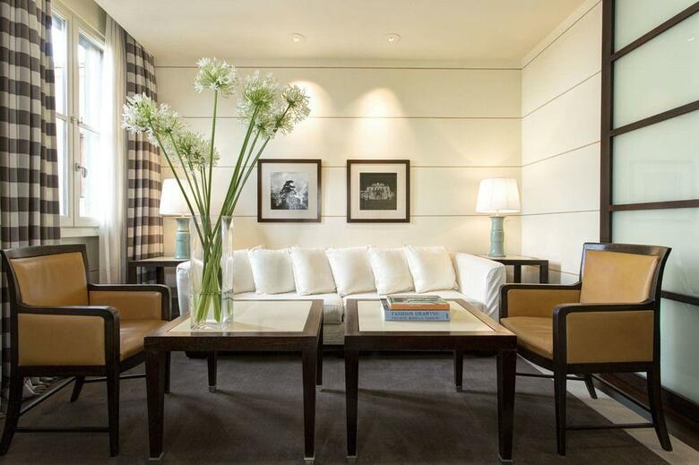 Hotel Gallery Art